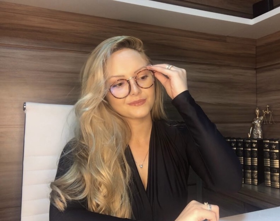 Carol Chang no escritório